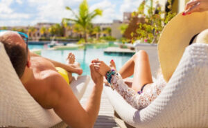 pareja-hotel-todo-incluido